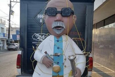 Carnaval de Mazatlán: prenden fuego a figura de exedil en la tradicional “Quema del mal humor”