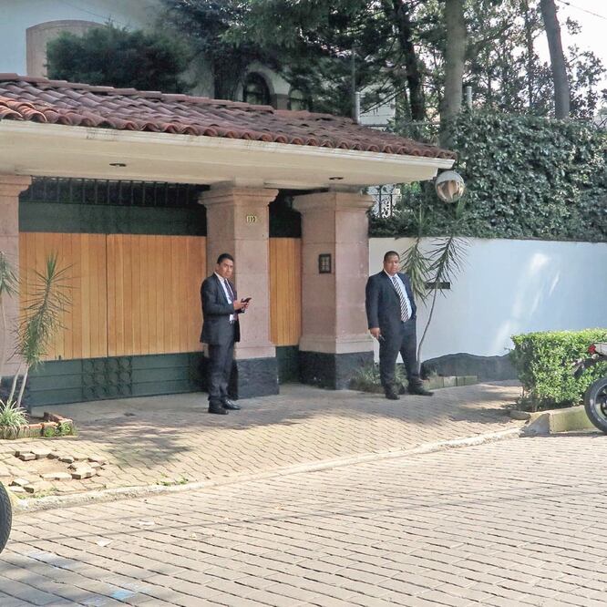 La seguridad del cardenal Norberto Rivera se reforzó luego de que el domingo pasado un grupo armado intentara ingresar a su domicilio. Foto: LUIS CORTÉS. EL UNIVERSAL