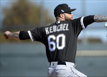 Pitcher paga cena de 500 mil pesos para todo su equipo