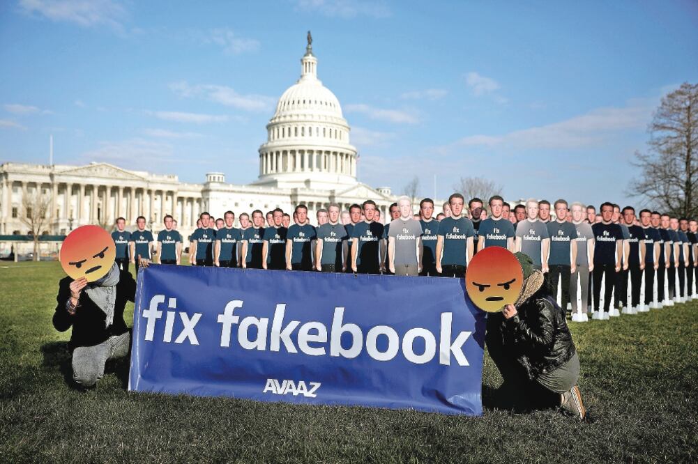 El reciente caso de uso ilícito de datos de usuarios de Facebook debe alentar a la banca a crear mecanismos contra fraude digital y robo de identidad, dice experta. (ARCHIVO EL UNIVERSAL)