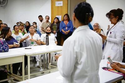 Prometen revisar cada caso del personal médico
