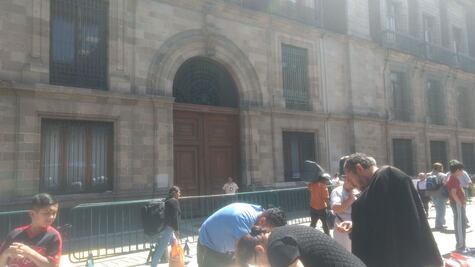 Por marcha, niños de Olimpiada de Conocimiento interrumpen actividades