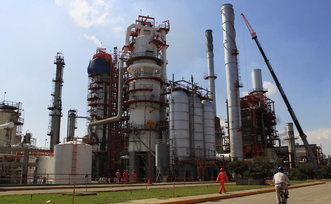 A drop of nearly 11 dollars in 2019 would place a Mexican crude oil barrels in a price range of between 51 and 52 dollars a piece - Photo: Henry Romero/Reuters