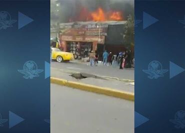 Llantera se incendia por explosión de gas en la Doctores