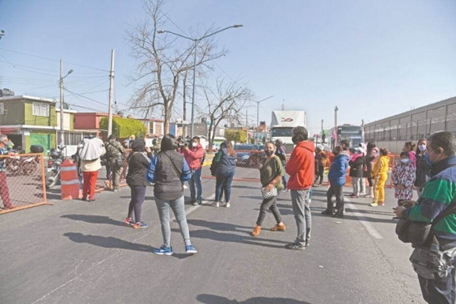 Caos por vacunas genera protestas en Ecatepec