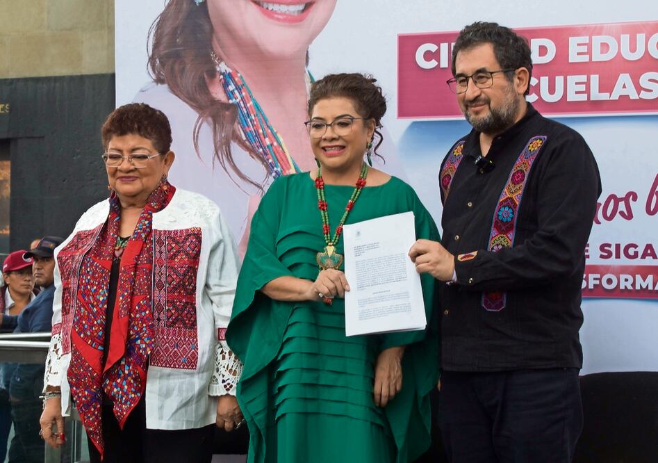 En el evento Ciudad educadora: escuelas de 10, Clara Brugada aseguró que contempla un programa para que el gobierno se encargue del mantenimiento mayor de los planteles. Foto: Yaretzy M. Osnaya | El Universal