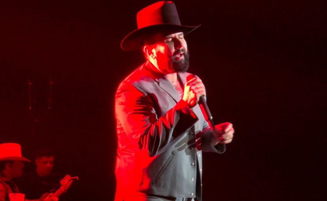 El cantante mexicano Carín León se presentó en el MGM Grand Garden Arena anoche. Foto: Jesús Díaz / EL UNIVERSAL