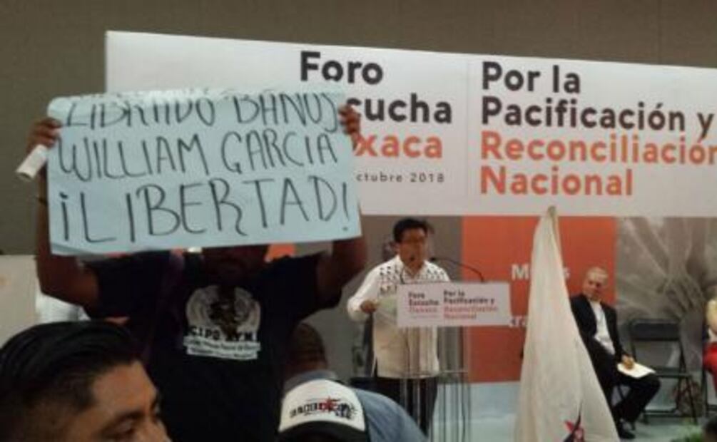 Entre protestas se realiza en Oaxaca foro de reconciliación