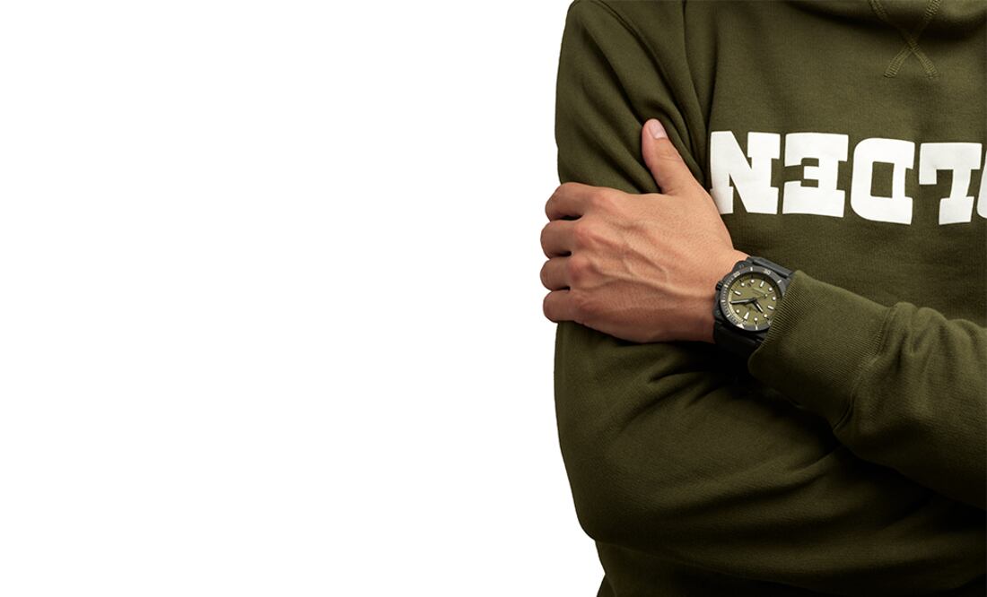 BR 03 Diver Military, paso de gigante