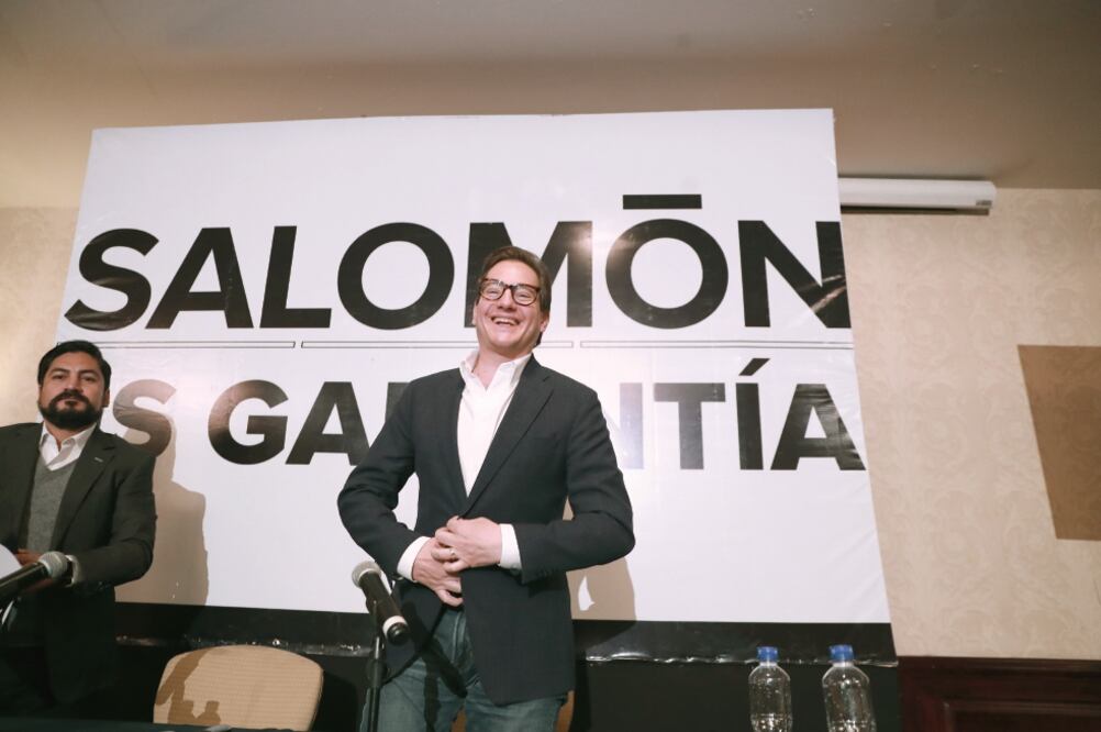 Salomón Chertorivski, aspirante a la jefatura de Gobierno, presentó ayer un grupo de 70 propuestas que integran su Visión de Ciudad, las cuales forman parte de un libro que será publicado en enero del próximo año (ALEJANDRA LEYVA. EL UNIVERSAL)