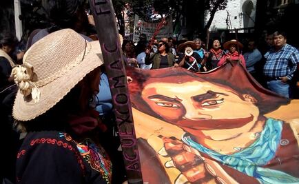 Protestan contra el nuevo aeropuerto frente a casa de transición de AMLO