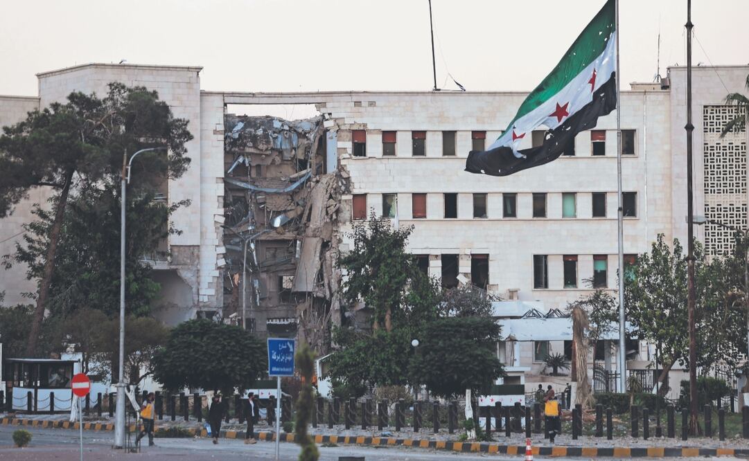 El edificio del Ministerio de Defensa sirio resultó dañado por los bombardeos aéreos de Israel en Damasco. Foto: de GHAITH ALSAYED. AP
