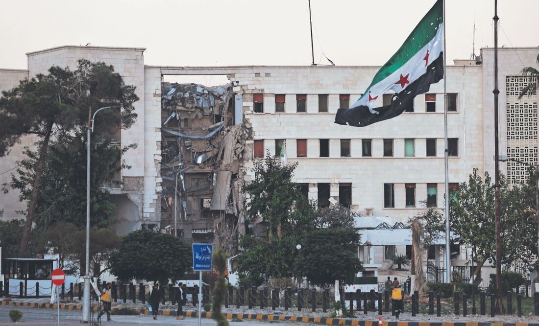El edificio del Ministerio de Defensa sirio resultó dañado por los bombardeos aéreos de Israel en Damasco. Foto: de GHAITH ALSAYED. AP