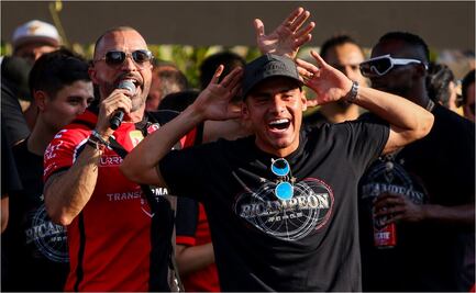 Aldo Rocha hace burla homofóbica a Chivas durante festejos de Atlas