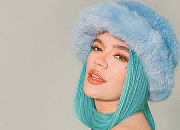 Karol G cuenta cómo fue antes de ser fuerte y empoderada