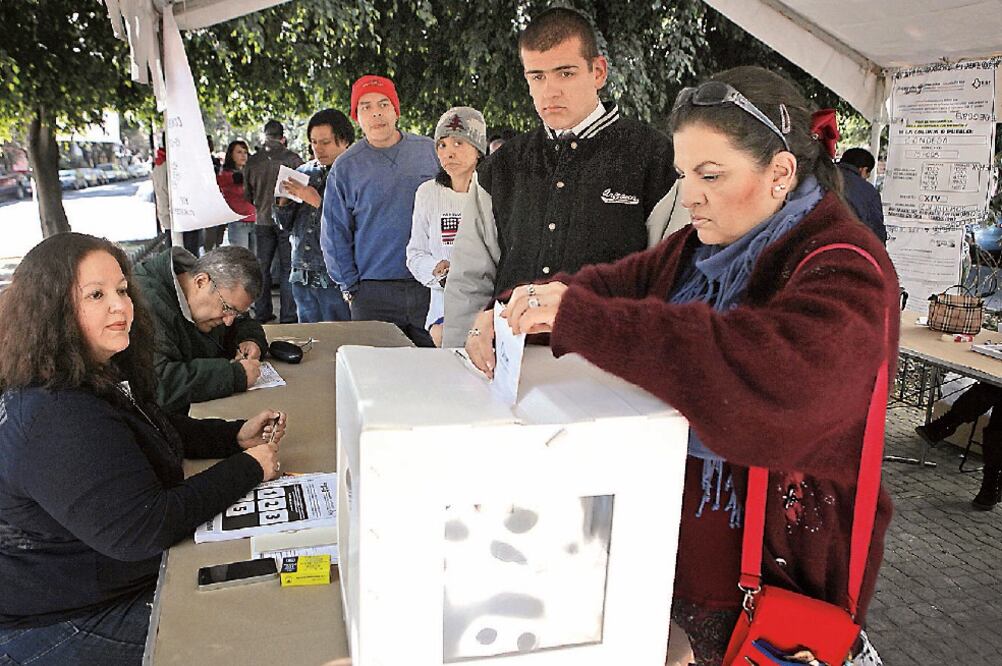 La observación no se limita al día de los comicios, va desde la selección de candidatos hasta la resolución de impugnaciones, explica el Instituto Electoral (ESPECIAL)