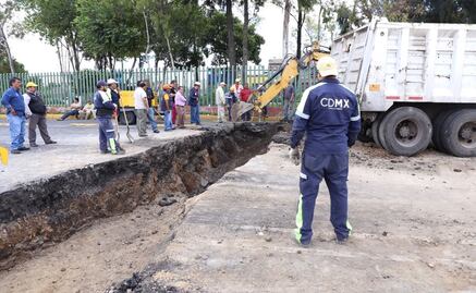 Se abre socavón de 12 metros de largo en Eduardo Molina