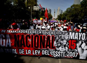 FOTOS: Megamarcha de maestros desquicia la CDMX; exigen aumento salarial