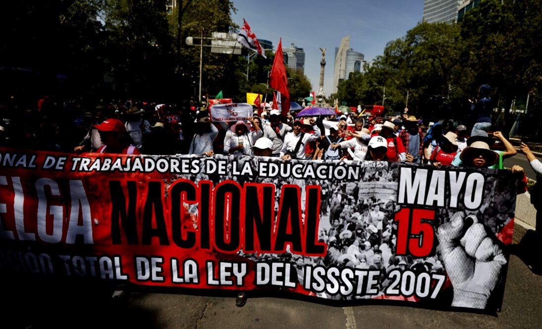 Integrantes de la Coordinadora Nacional de Trabajadores de la Educación marchan por avenida Paseo de la Reforma, en la Ciudad de México, el 15 de mayo de 2025. Foto: Diego Simón Sánchez/EL UNIVERSAL