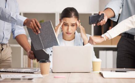 Estrés laboral y depresión, principales problemas de salud mental; AXA reporta aumento de consultas en psicología