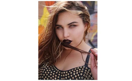 Actriz de "RBD" luce su figura en traje de baño