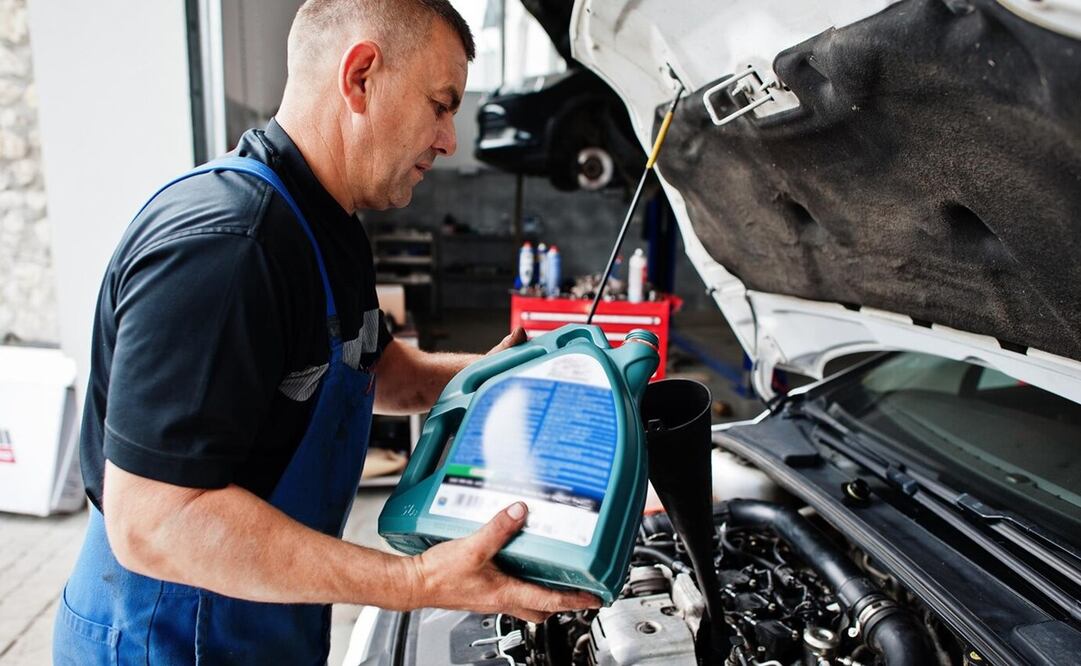 El anticongelante es clave para el buen funcionamiento del motor. Foto: Freepik