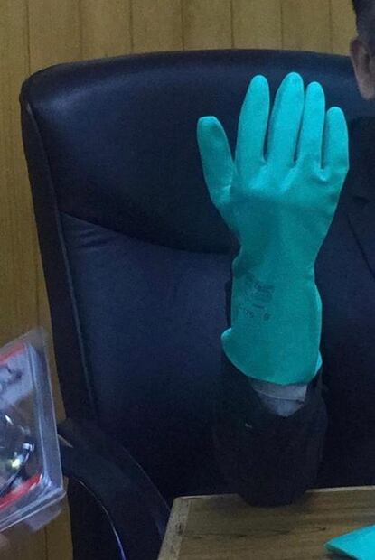 Compran caretas de albañil para enfrentar el coronavirus