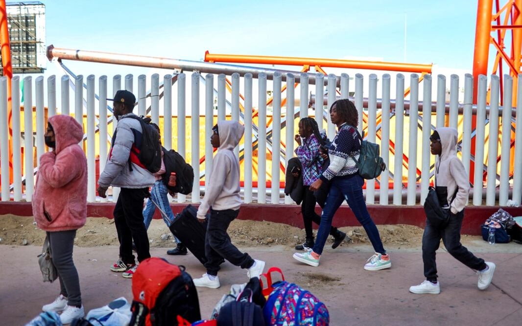 Migrantes en el cruce fronterizo El Chaparral en Tijuana, Baja California, tras la cancelación de la aplicación CBP One. Foto: Diego Simón / EL UNIVERSAL