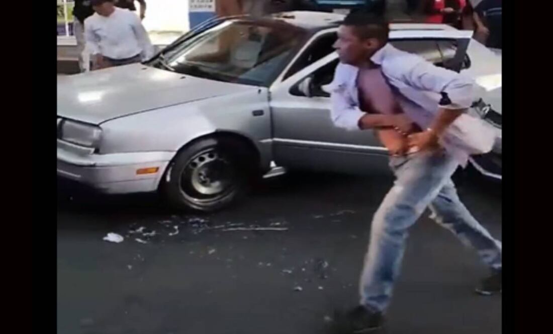Foto: Captura de pantalla/ un hombre quiso intimidar a otro conductor con un arma