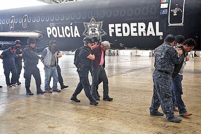 Detienen a 4 líderes de la CNTE; van por 15 más