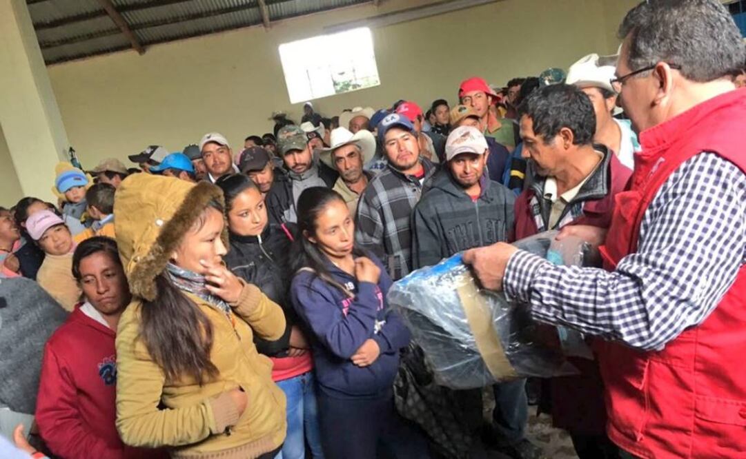 Autoridades entregan apoyos a familias vulnerables para reducir riesgos por bajas temperaturas Foto: @spcver