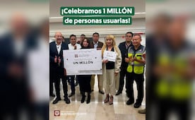 Autoridades del Tren Felipe Ángeles reconocen a usuaria 1 millón; "es la primera vez que llego al AIFA", dice