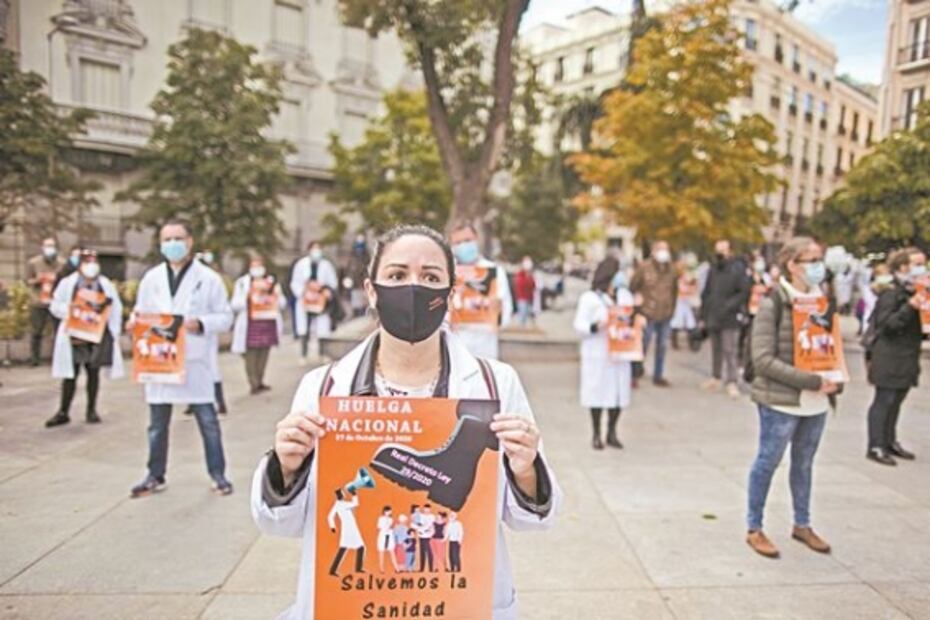 Italianos protestan contra las nuevas medidas de confinamiento