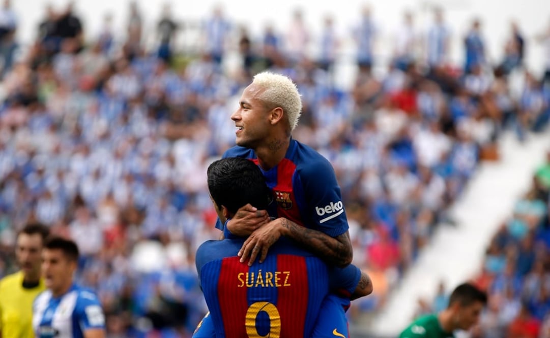  Neymar y Luis Suárez (AP)