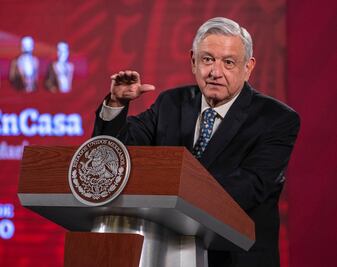 Pide AMLO darle trabajo a albañiles en escuelas públicas