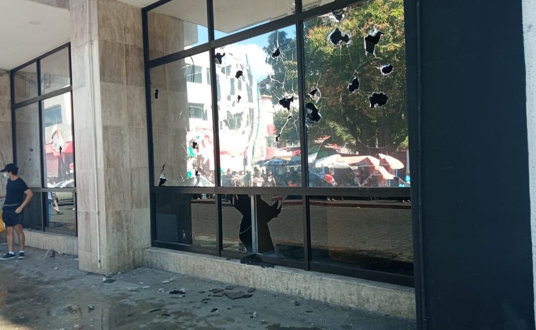 La trifulca dejó un saldo de 6 elementos policiacos heridos, uno de ellos con lesión en la cabeza. Foto: Óscar Gutiérrez / Archivo EL UNIVERSAL