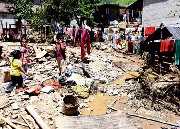 Suman 40 muertos en Puebla por 'Earl'