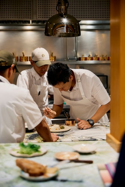 Jorge Vallejo en Quintonil preparando uno de los platillos. Foto: Cortesía Hublot