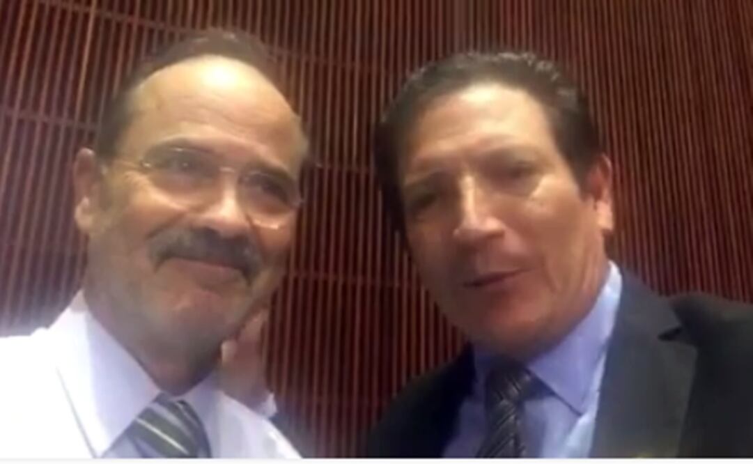 En la foto Gustavo Madero y César Flores (Tomada del video de Gustavo Madero)