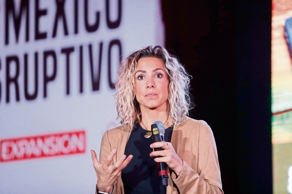 Alejandra Lagunes, coordinadora de la Estrategia Digital Nacional, dice que toda sociedad tiene responsabilidad sobre el contenido que comparte en internet (LUIS CORTÉS. EL UNIVERSAL)