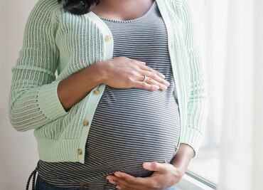 Prueba de ADN confirma que una profesora italiana tuvo un hijo de un alumno