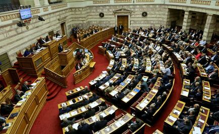 Aprueba Parlamento griego reforma fiscal y de pensiones