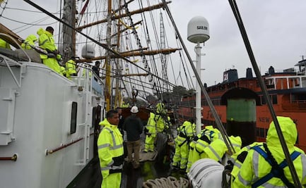 Buque Escuela Cuauhtémoc reanuda sus operaciones tras choque en puente de Brooklyn