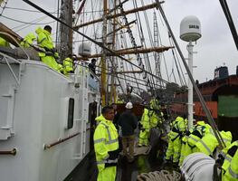 Buque Escuela Cuauhtémoc reanuda sus operaciones tras choque en puente de Brooklyn