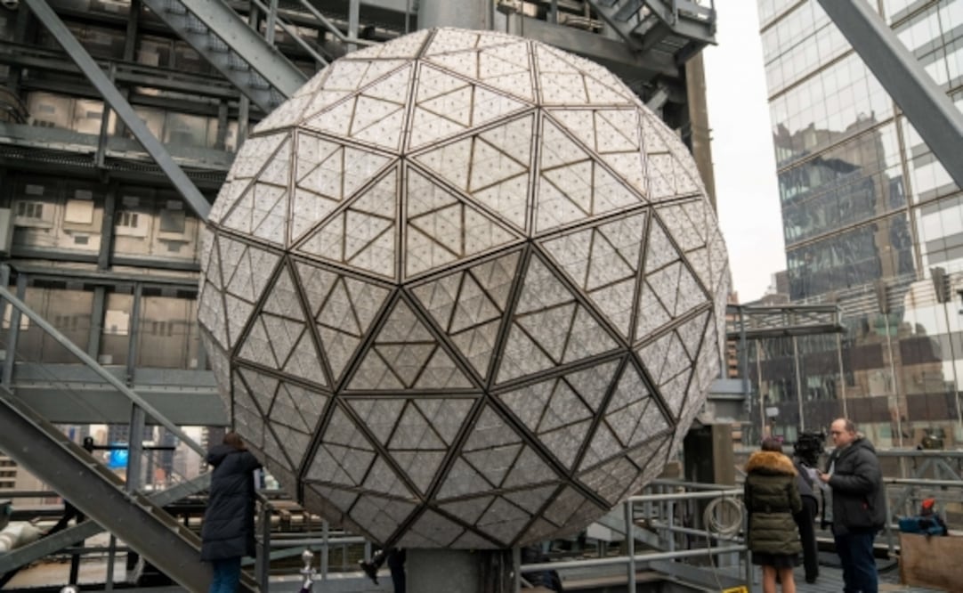 La Bola de Times Square bajará 8 veces para celebrar el 4 de julio, una para cada huso horario de Estados Unidos. Foto: Archivo