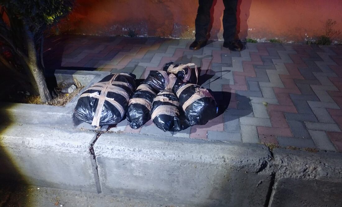 Elementos de Seguridad Pública municipal fueron alertados sobre las bolsas de las que salía sangre. FOTO: Especial/ EL UNIVERSAL/