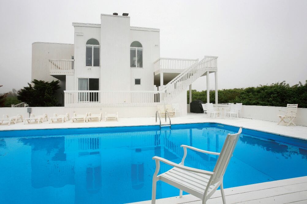 Los especialistas en inmuebles recomiendan que antes de adquirir una casa de descanso se tengan en cuenta los gastos en acondicionamiento y mantenimiento, entre otros, para que la compra siga siendo atractiva (ARCHIVO EL UNIVERSAL)