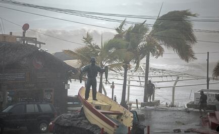 Autoridades rehabilitan calles por Lidia en Los Cabos