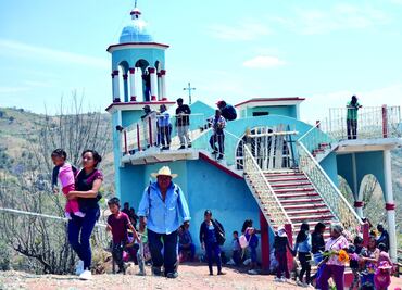 Cruzan el Cerro del Maíz de Guerrero en busca de abundancia