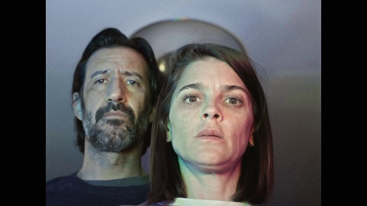 José María Yazpik y Mariana Azuela protagonizan la historia donde una mujer que era independiente entra en gran confusión al nacer su bebé. Foto: Dante y Soledad